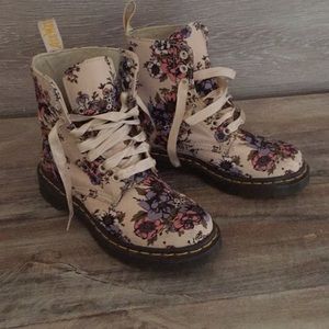 Dr.  Martins Boots - Air Wair